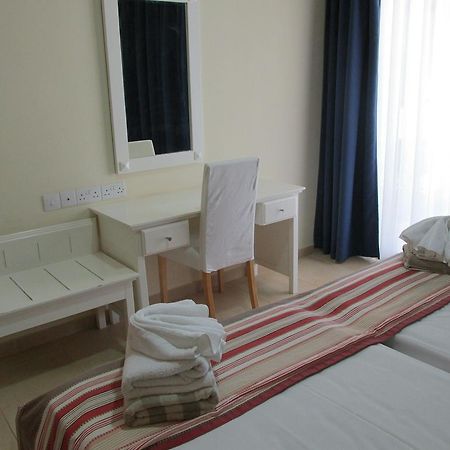 Geroskipou Royal Blue Hotel & Spa מראה חיצוני תמונה