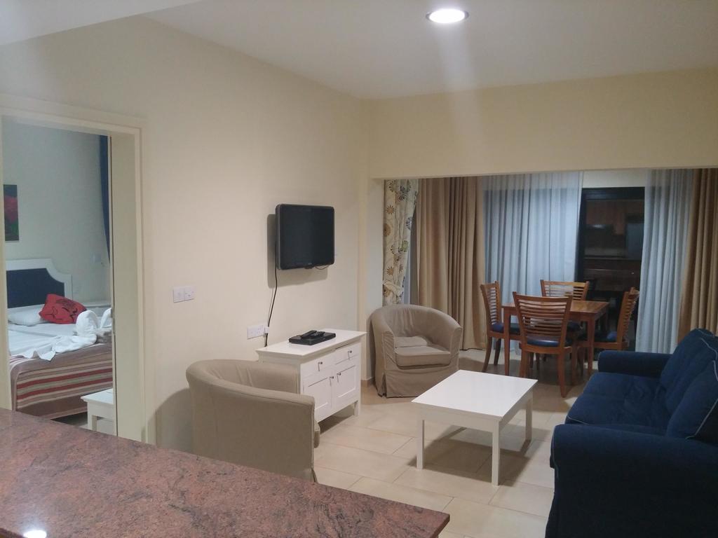 Geroskipou Royal Blue Hotel & Spa מראה חיצוני תמונה