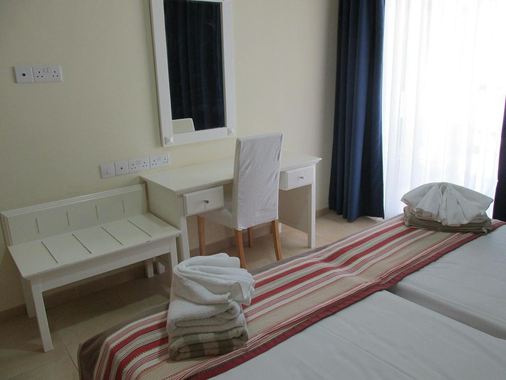 Geroskipou Royal Blue Hotel & Spa מראה חיצוני תמונה